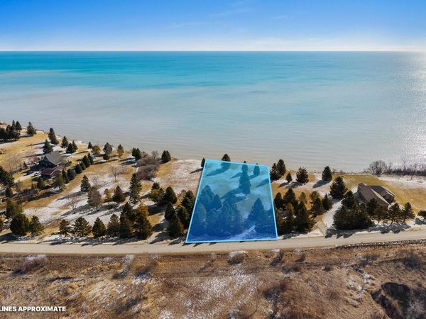 606 LAKESHORE DRIVE, Kewaunee, WI 54216