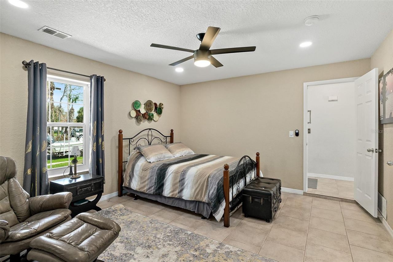 589 Clairmont Lane, South Daytona, FL 32119 Photo
