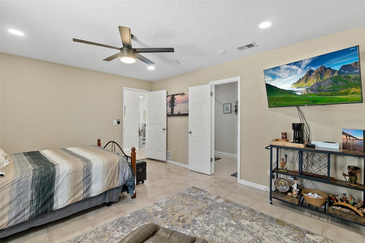 589 Clairmont Lane, South Daytona, FL 32119 Photo