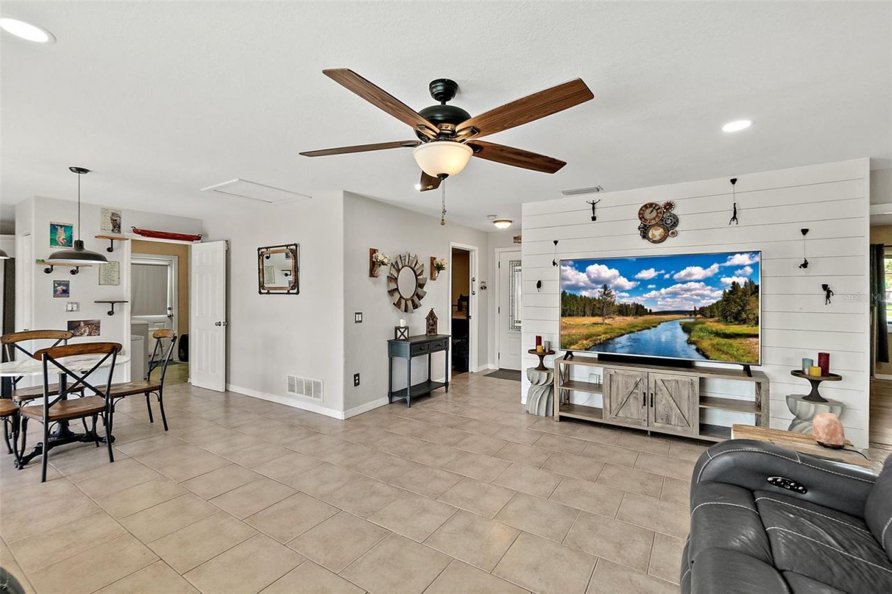 589 Clairmont Lane, South Daytona, FL 32119 Photo