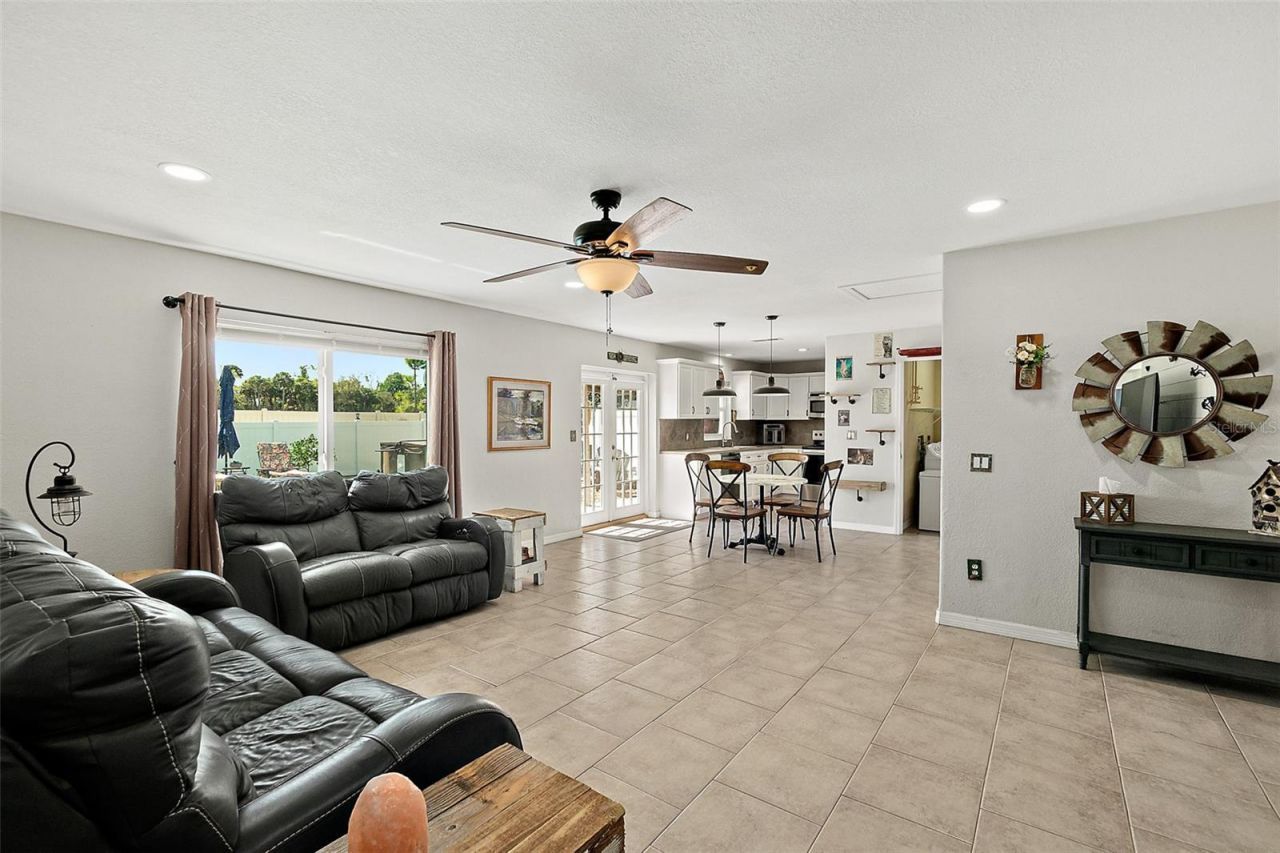 589 Clairmont Lane, South Daytona, FL 32119 Photo