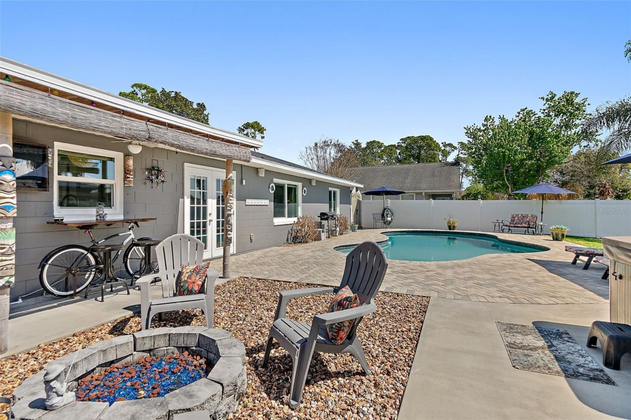 589 Clairmont Lane, South Daytona, FL 32119 Photo