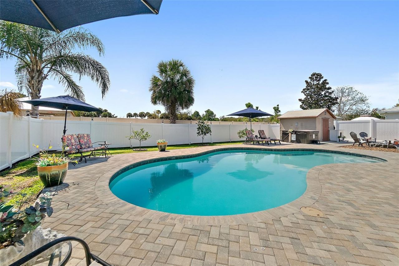 589 Clairmont Lane, South Daytona, FL 32119 Photo