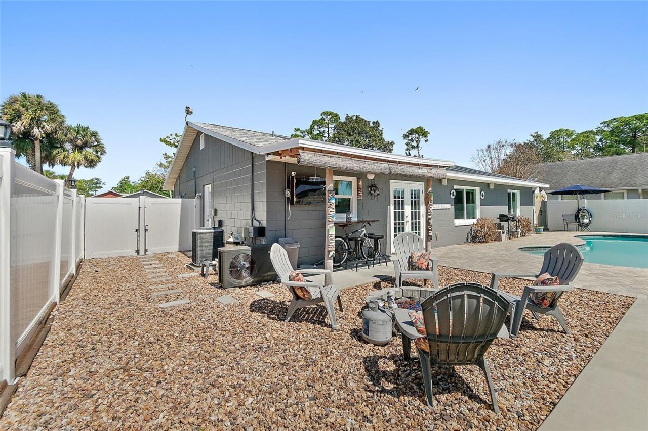 589 Clairmont Lane, South Daytona, FL 32119 Photo