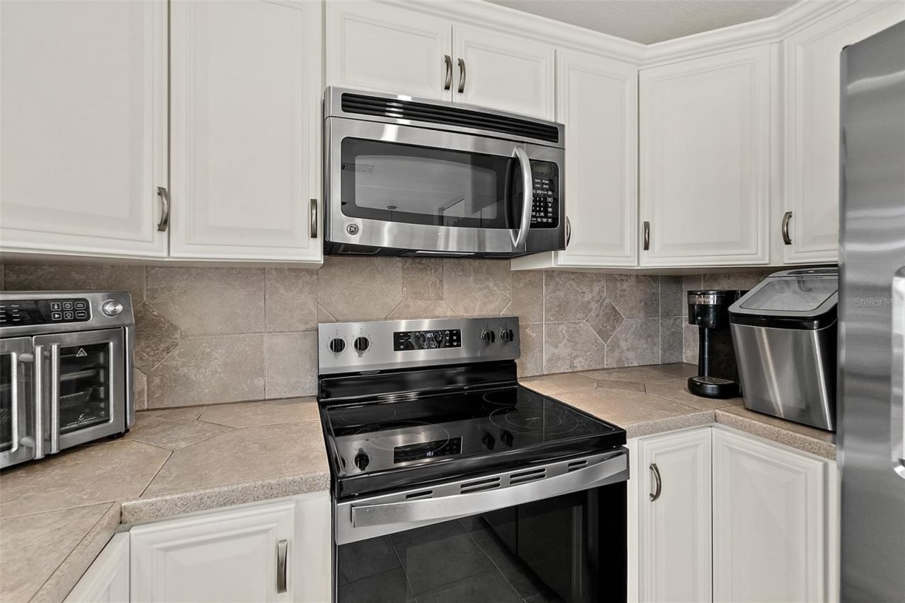 589 Clairmont Lane, South Daytona, FL 32119 Photo