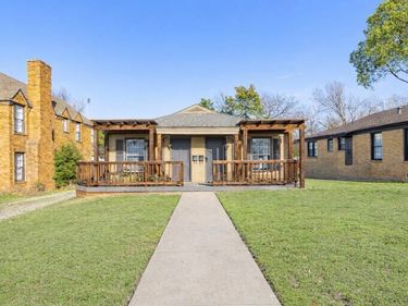 404 N Montreal Avenue, Dallas, TX 75208