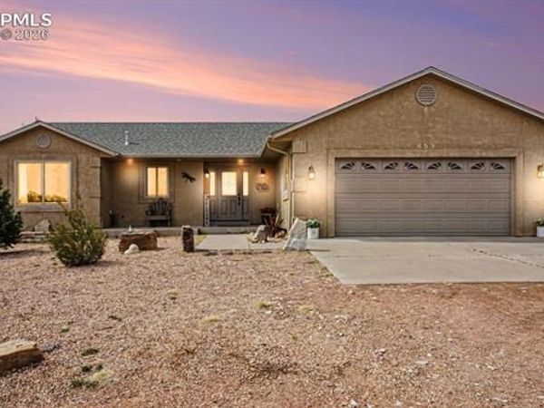 459 Bowie Road, Penrose, CO 81240