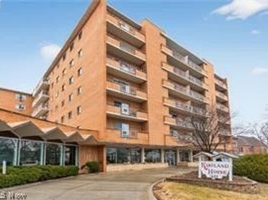 1480 Warren Road, Unit 604, Lakewood, OH 44107