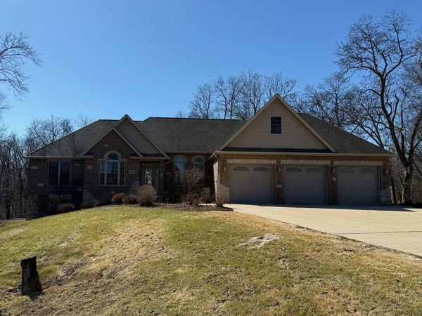 1913 W Leopard Drive , Dixon, IL 61021