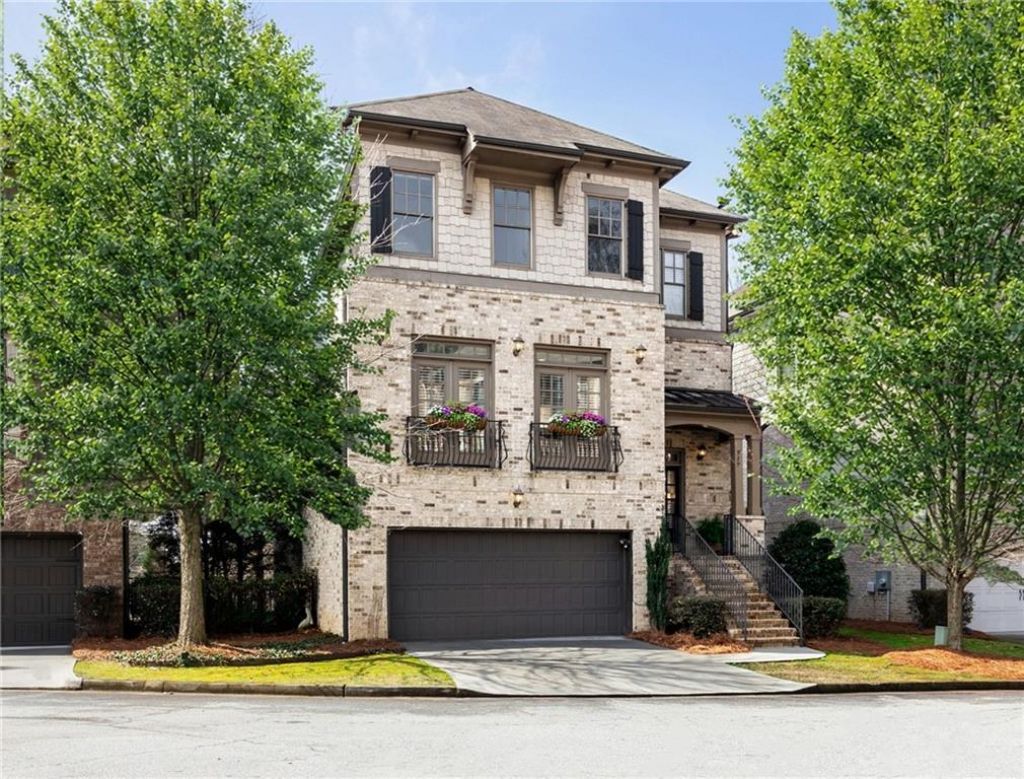 929 Canterbury Lane Ne, Atlanta, GA 30324 Main Photo
