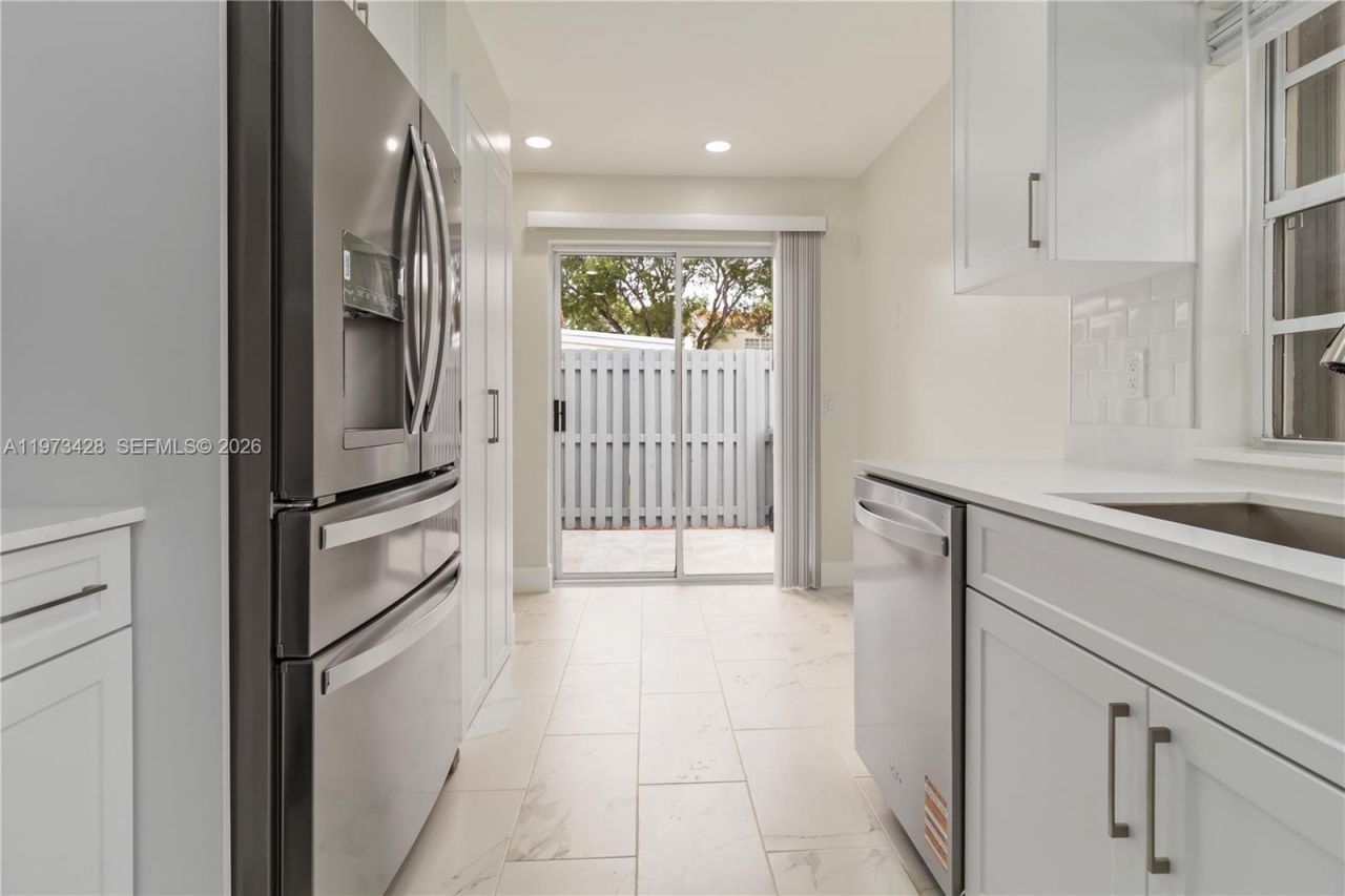 1411 Cottonwood Cir, Weston, FL 33326 Photo