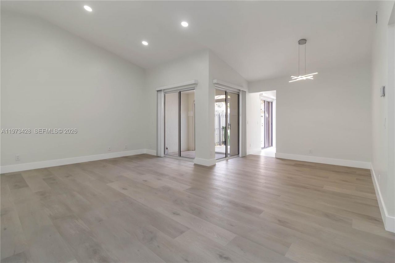 1411 Cottonwood Cir, Weston, FL 33326 Photo