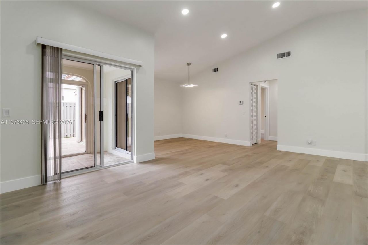 1411 Cottonwood Cir, Weston, FL 33326 Photo