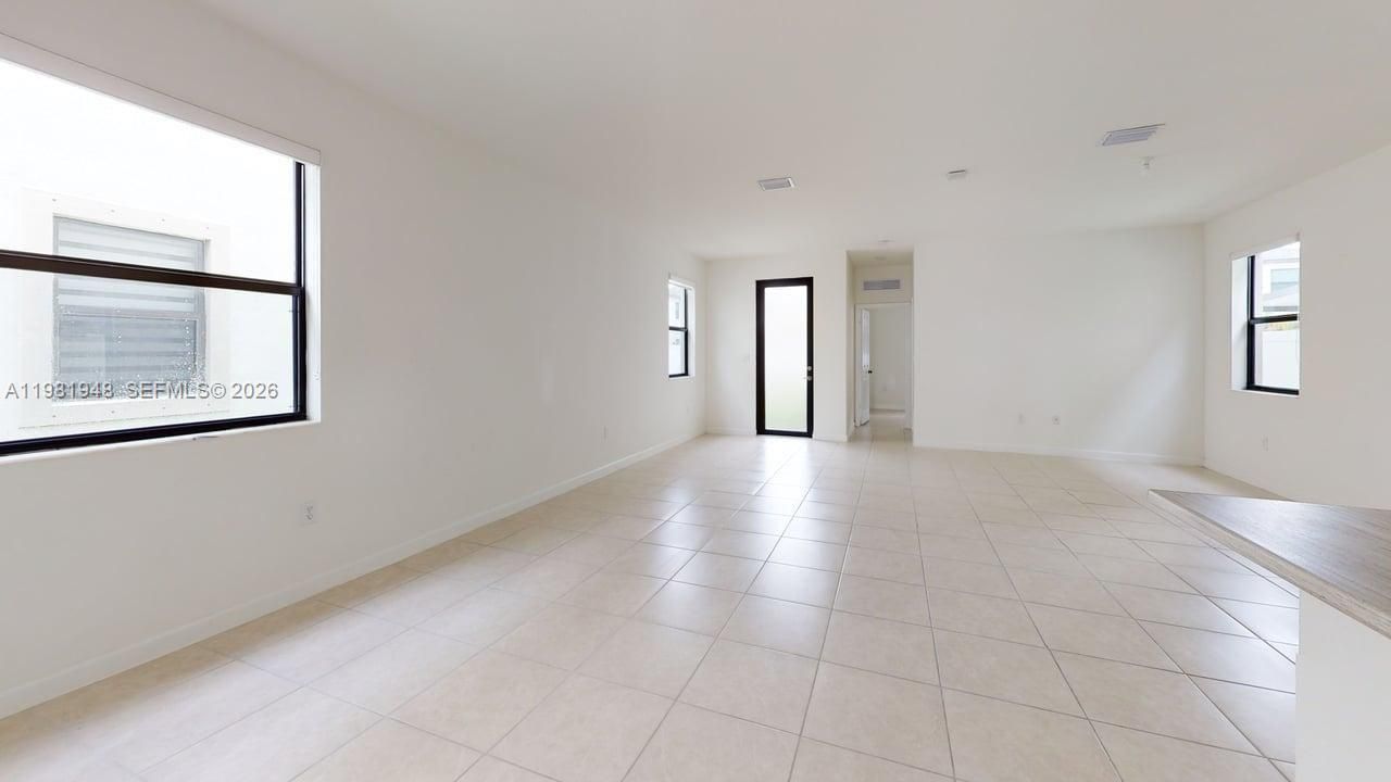 11035 W 35th Way , Unit 11035, Hialeah, FL 33018 Photo