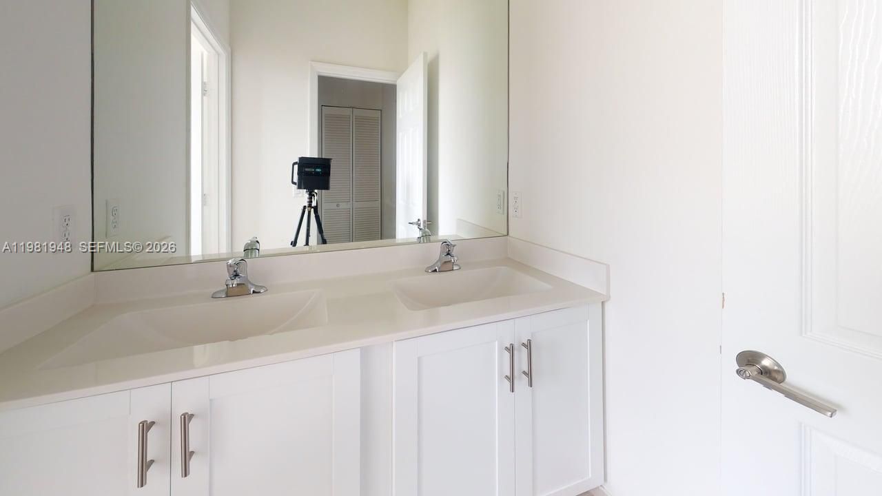 11035 W 35th Way , Unit 11035, Hialeah, FL 33018 Photo