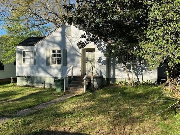 221 S 20th Ave., Hattiesburg, MS 39401