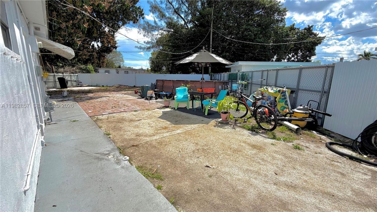 250 E 60th St, Hialeah, FL 33013 Photo