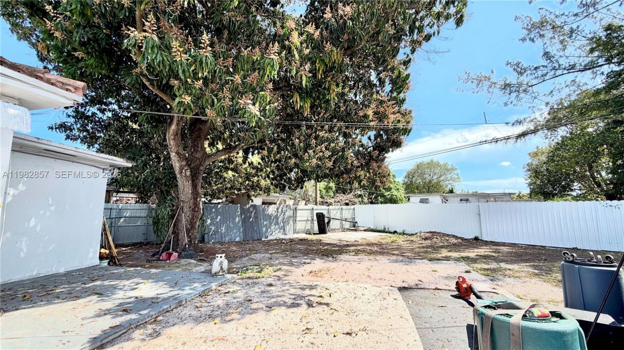 250 E 60th St, Hialeah, FL 33013 Photo