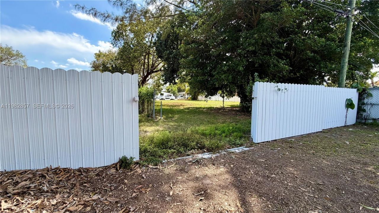 250 E 60th St, Hialeah, FL 33013 Photo