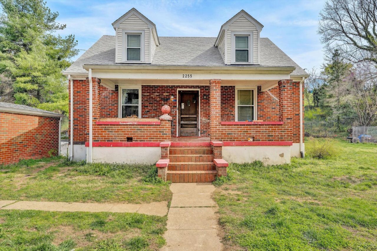 2255 Dunkirk Ave Ne, Roanoke, VA 24012 Main Photo