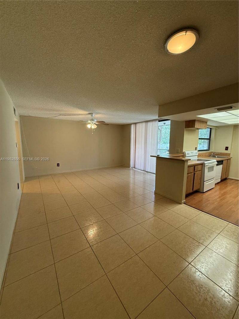 6800 Cypress Rd, Unit 305, Plantation, FL 33317 Photo