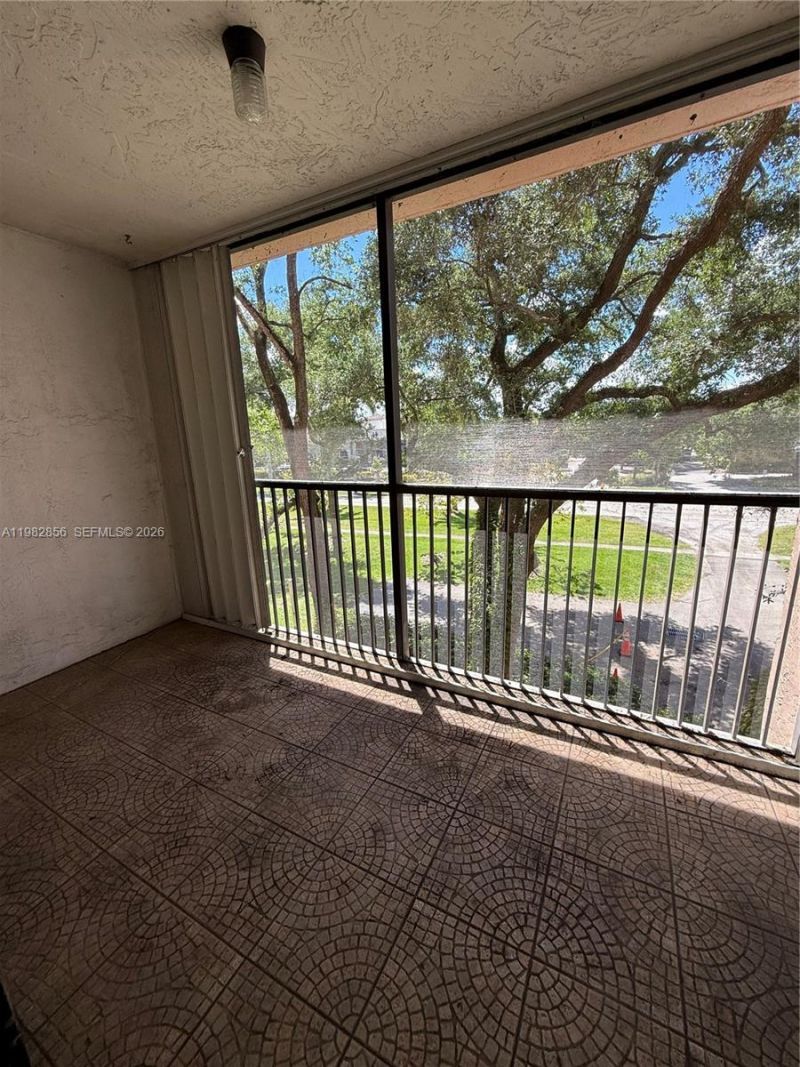 6800 Cypress Rd, Unit 305, Plantation, FL 33317 Photo