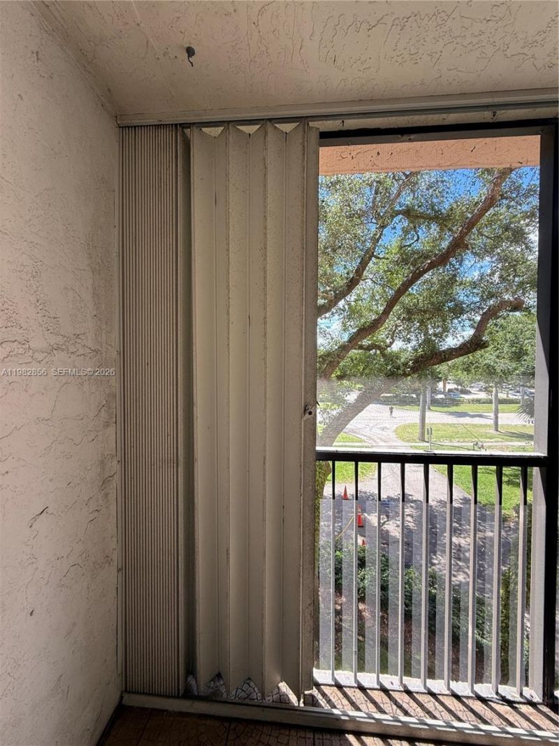 6800 Cypress Rd, Unit 305, Plantation, FL 33317 Photo