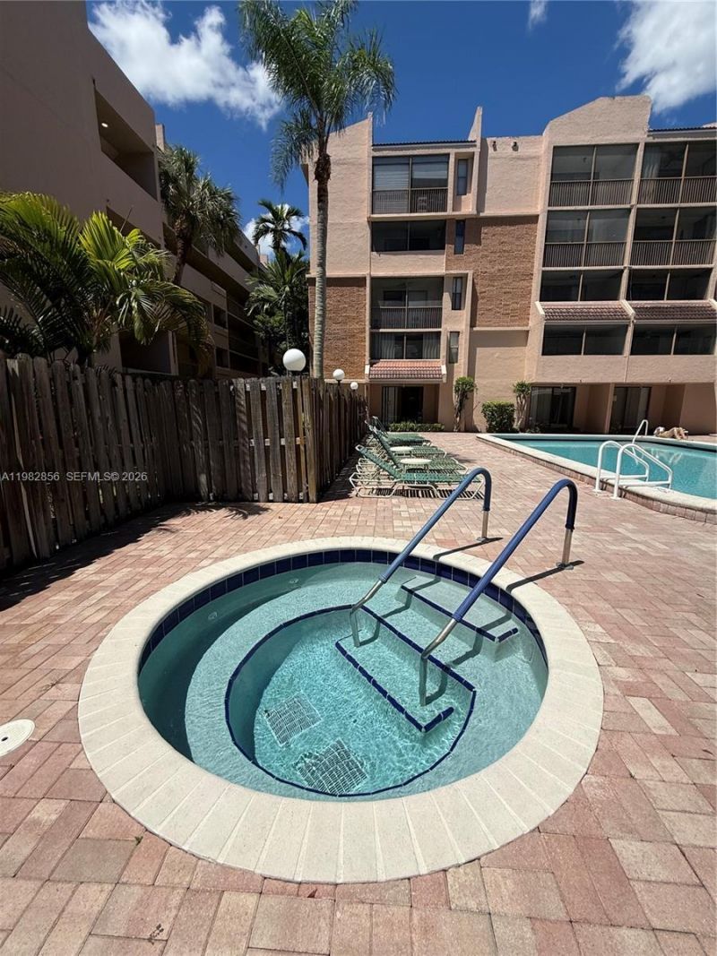 6800 Cypress Rd, Unit 305, Plantation, FL 33317 Photo