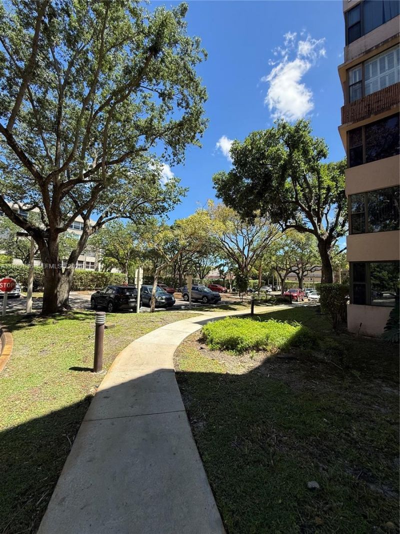 6800 Cypress Rd, Unit 305, Plantation, FL 33317 Photo