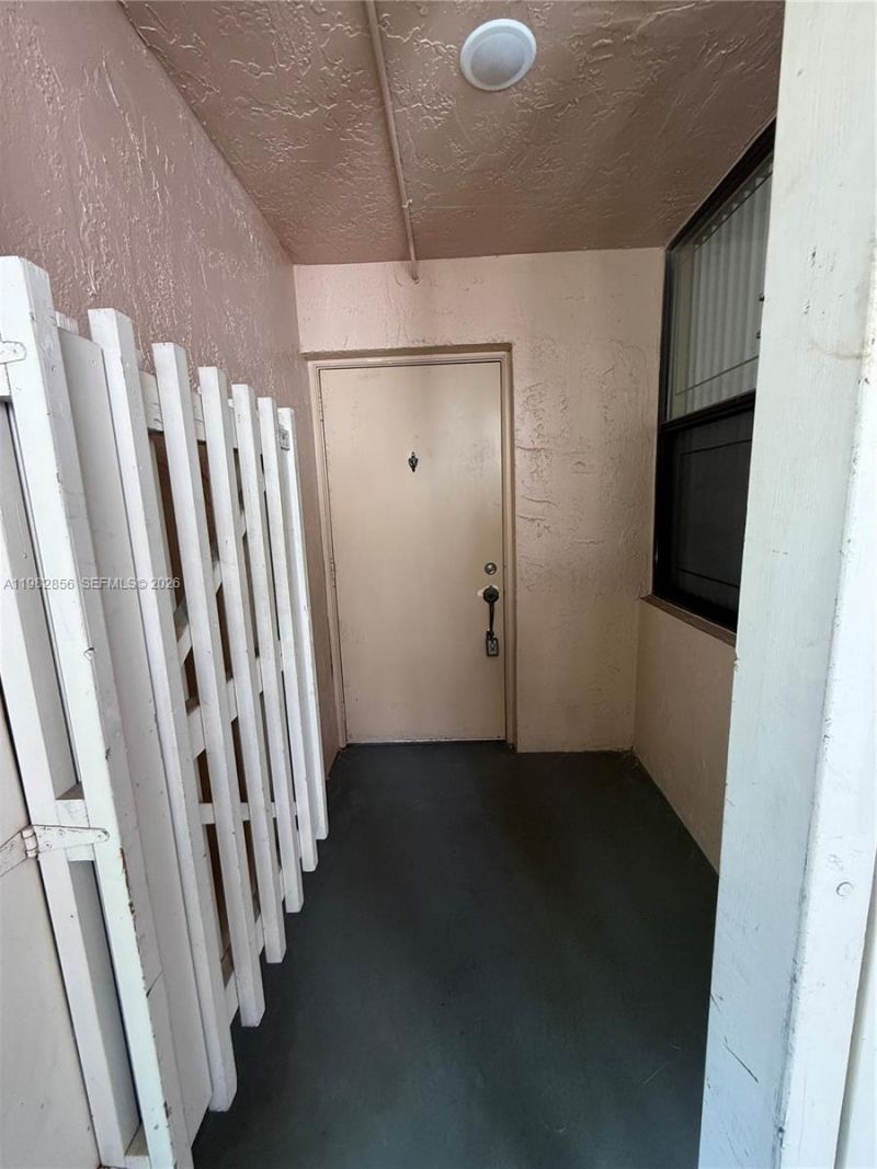 6800 Cypress Rd, Unit 305, Plantation, FL 33317 Photo