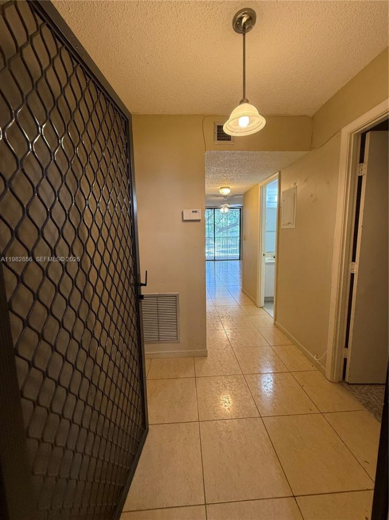 6800 Cypress Rd, Unit 305, Plantation, FL 33317 Photo
