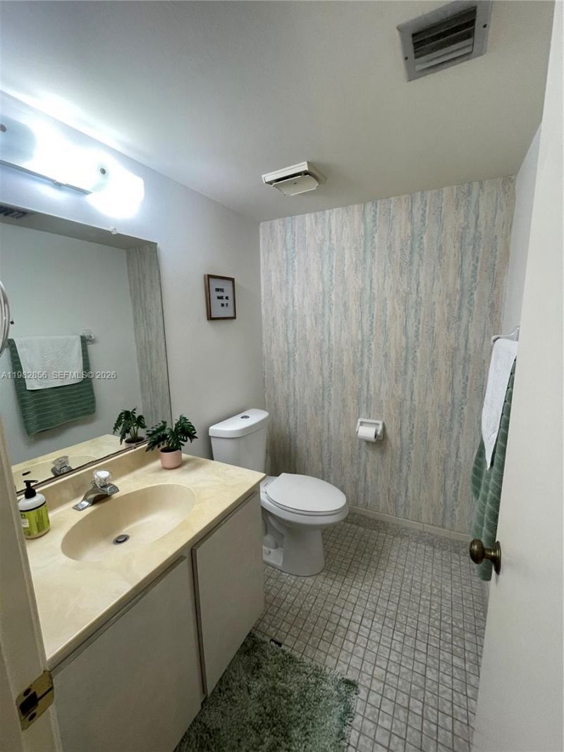 6800 Cypress Rd , Unit 305, Plantation, FL 33317 Photo