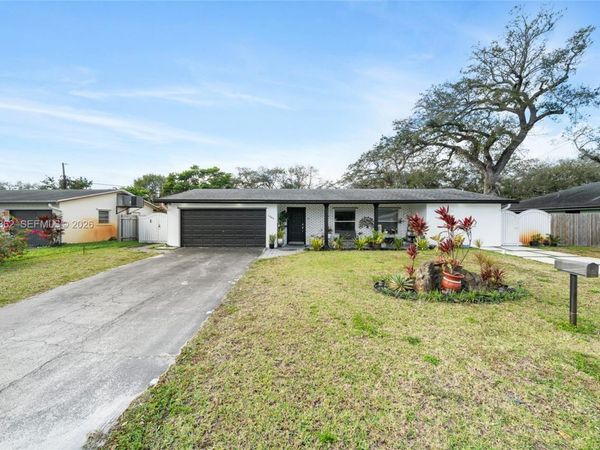 1040 SW 66th Ave , Pembroke Pines, FL 33023