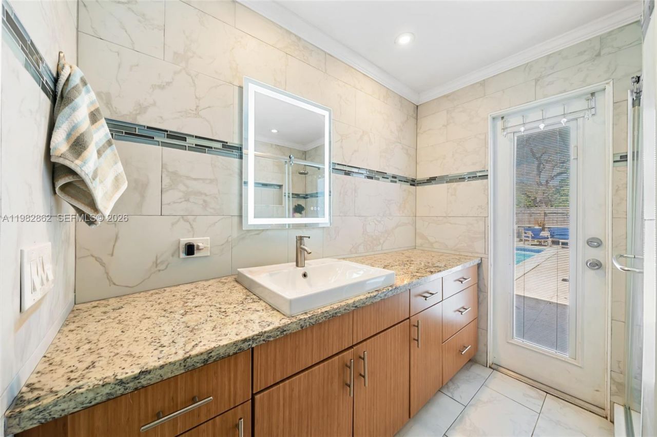 1040 SW 66th Ave , Pembroke Pines, FL 33023 Photo