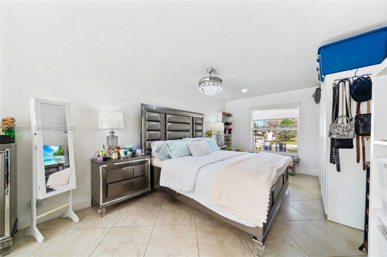 1040 SW 66th Ave , Pembroke Pines, FL 33023 Photo