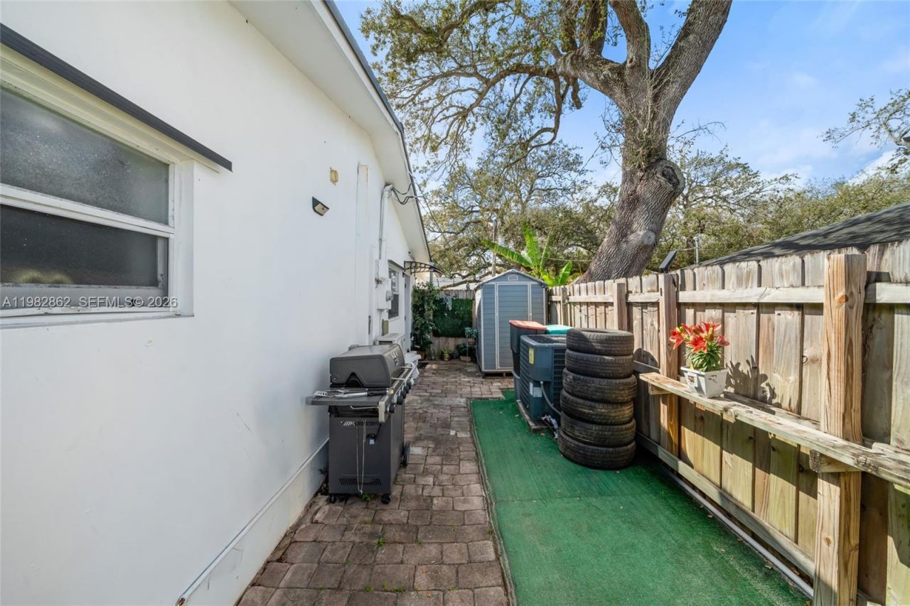 1040 SW 66th Ave , Pembroke Pines, FL 33023 Photo