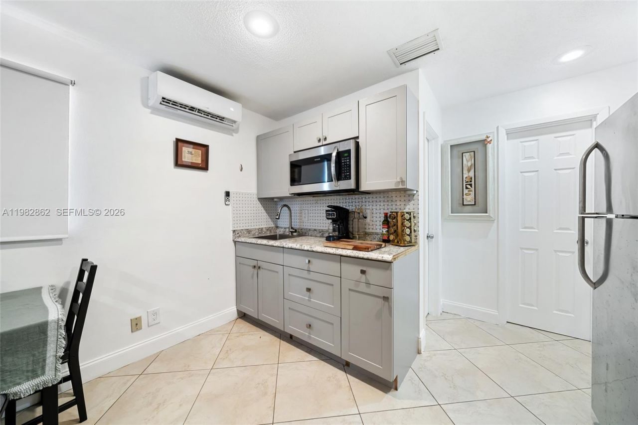 1040 SW 66th Ave , Pembroke Pines, FL 33023 Photo