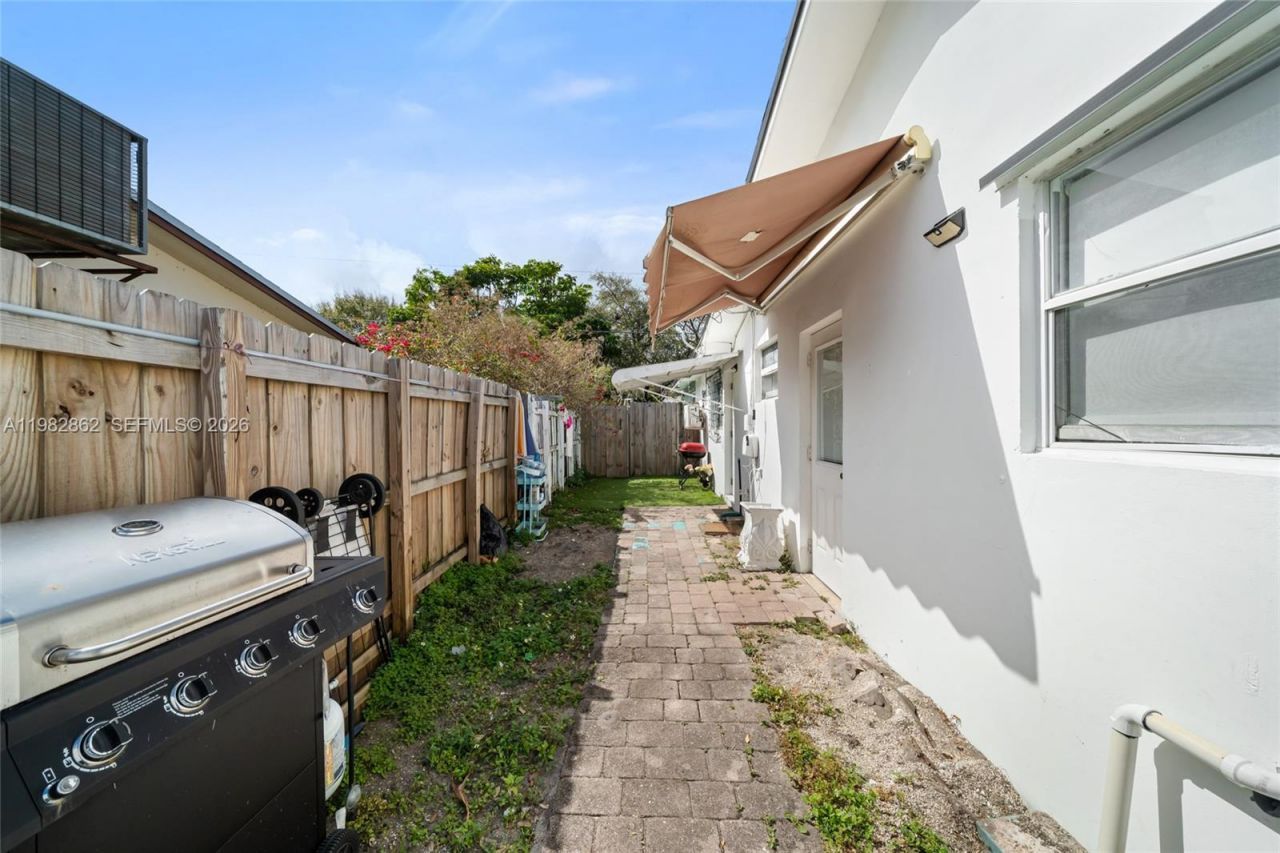 1040 SW 66th Ave , Pembroke Pines, FL 33023 Photo