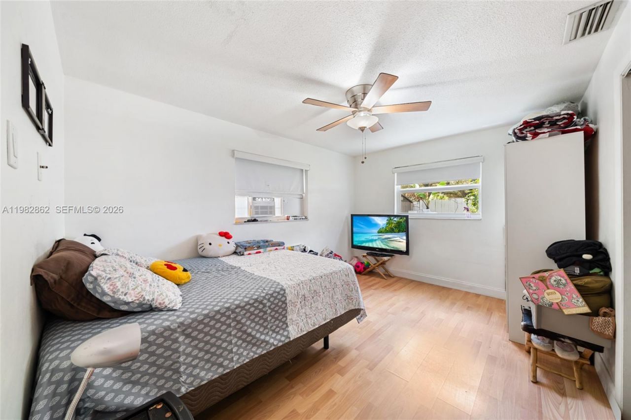 1040 SW 66th Ave , Pembroke Pines, FL 33023 Photo