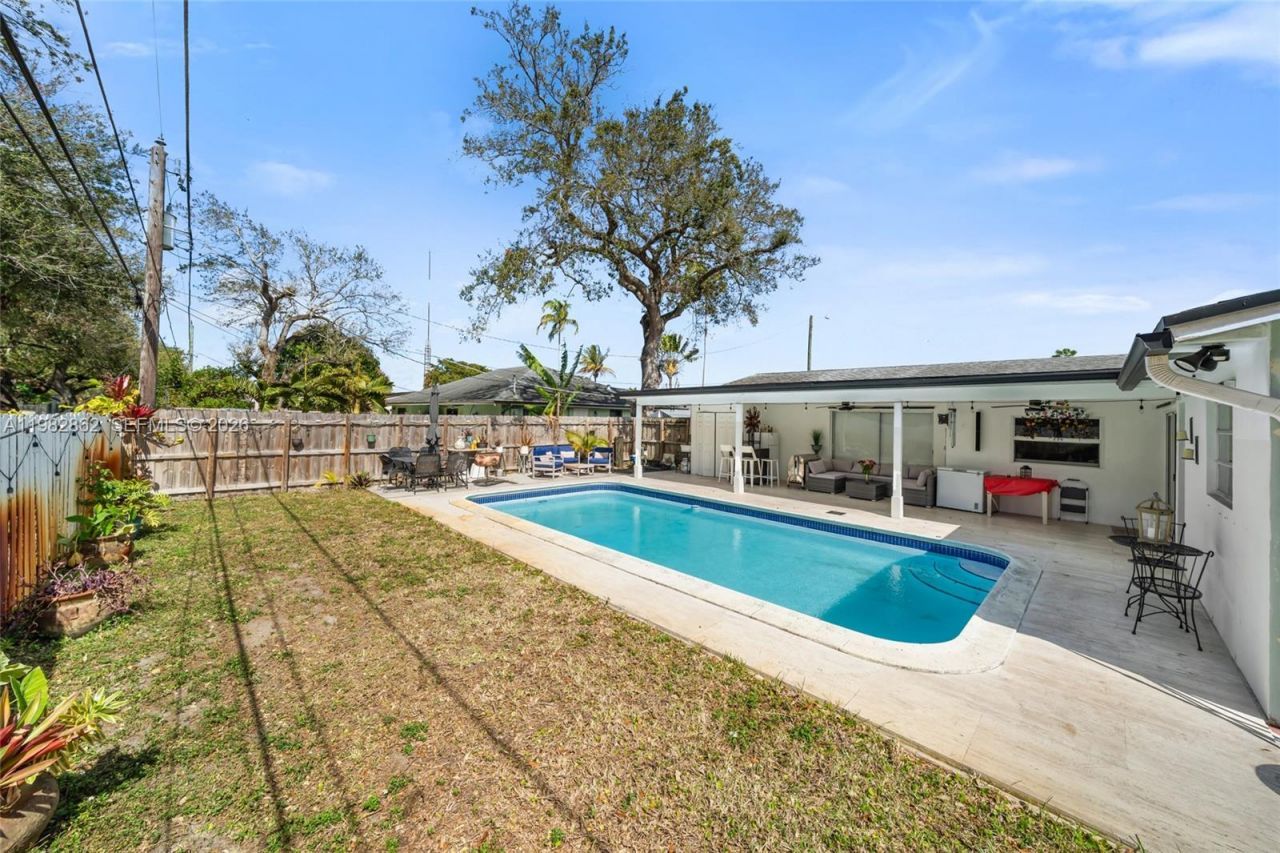 1040 SW 66th Ave , Pembroke Pines, FL 33023 Photo