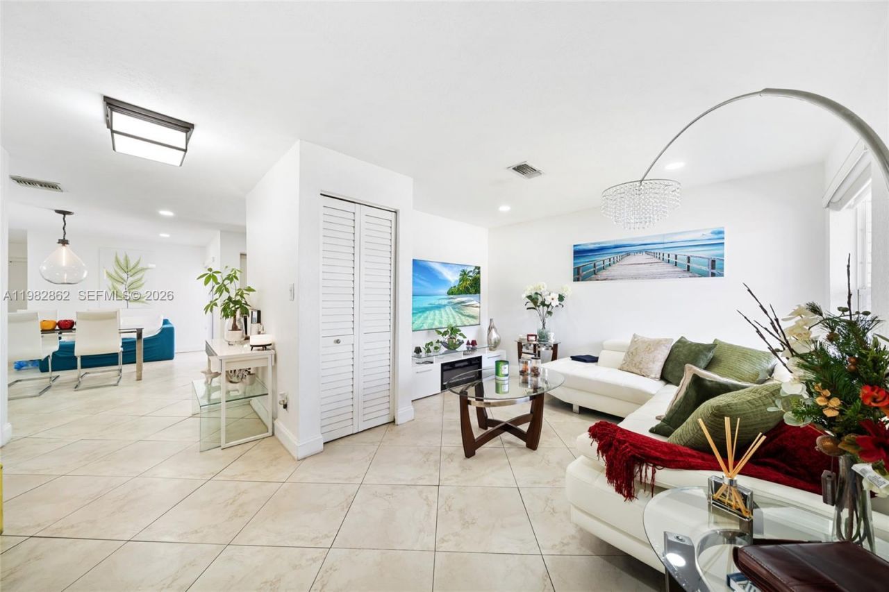 1040 SW 66th Ave , Pembroke Pines, FL 33023 Photo