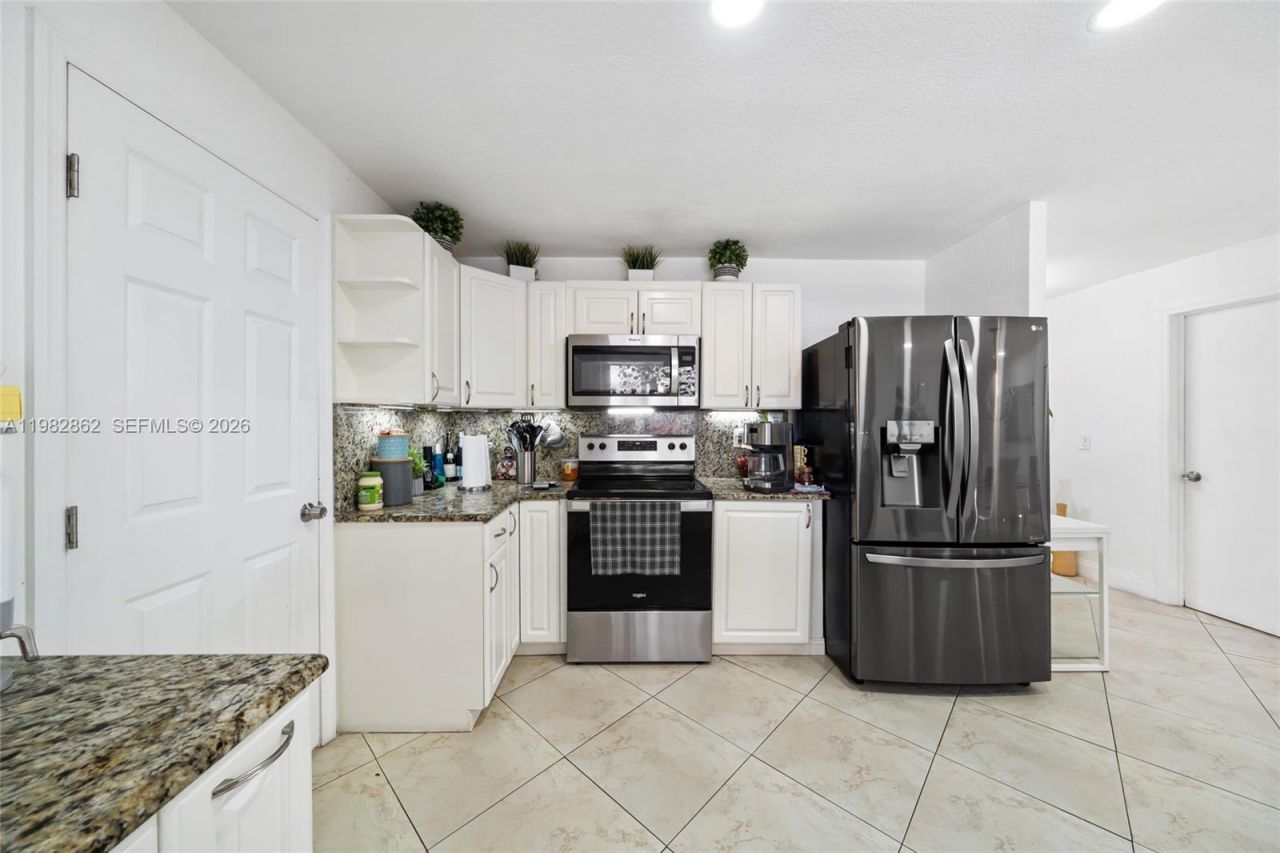 1040 SW 66th Ave , Pembroke Pines, FL 33023 Photo