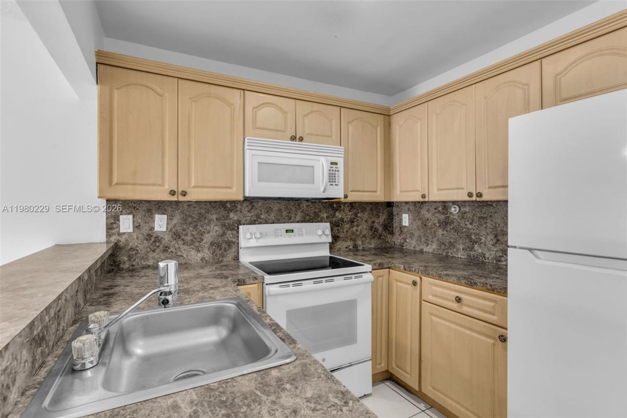 15421 SW 81st Cir Ln , Unit 28, Miami, FL 33193 Photo