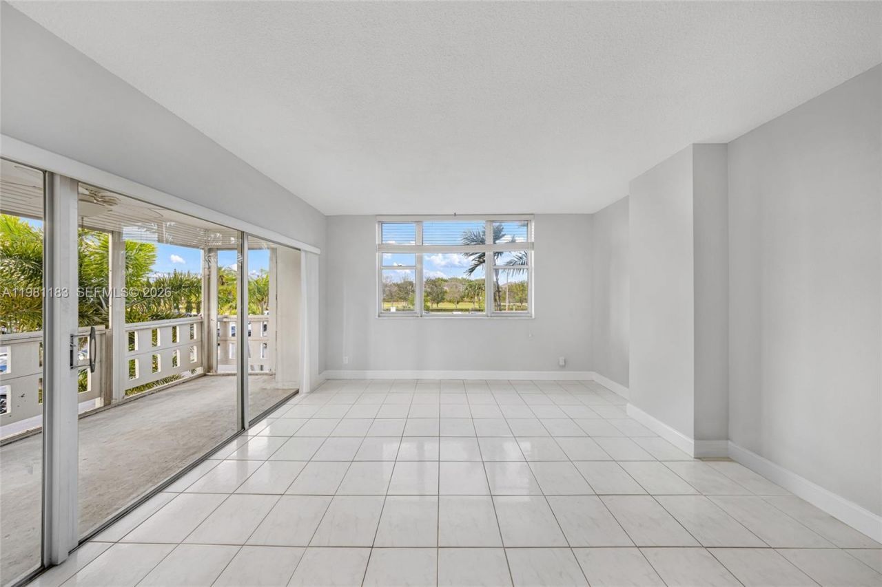 4350 Hillcrest Dr , Unit 200, Hollywood, FL 33021 Photo