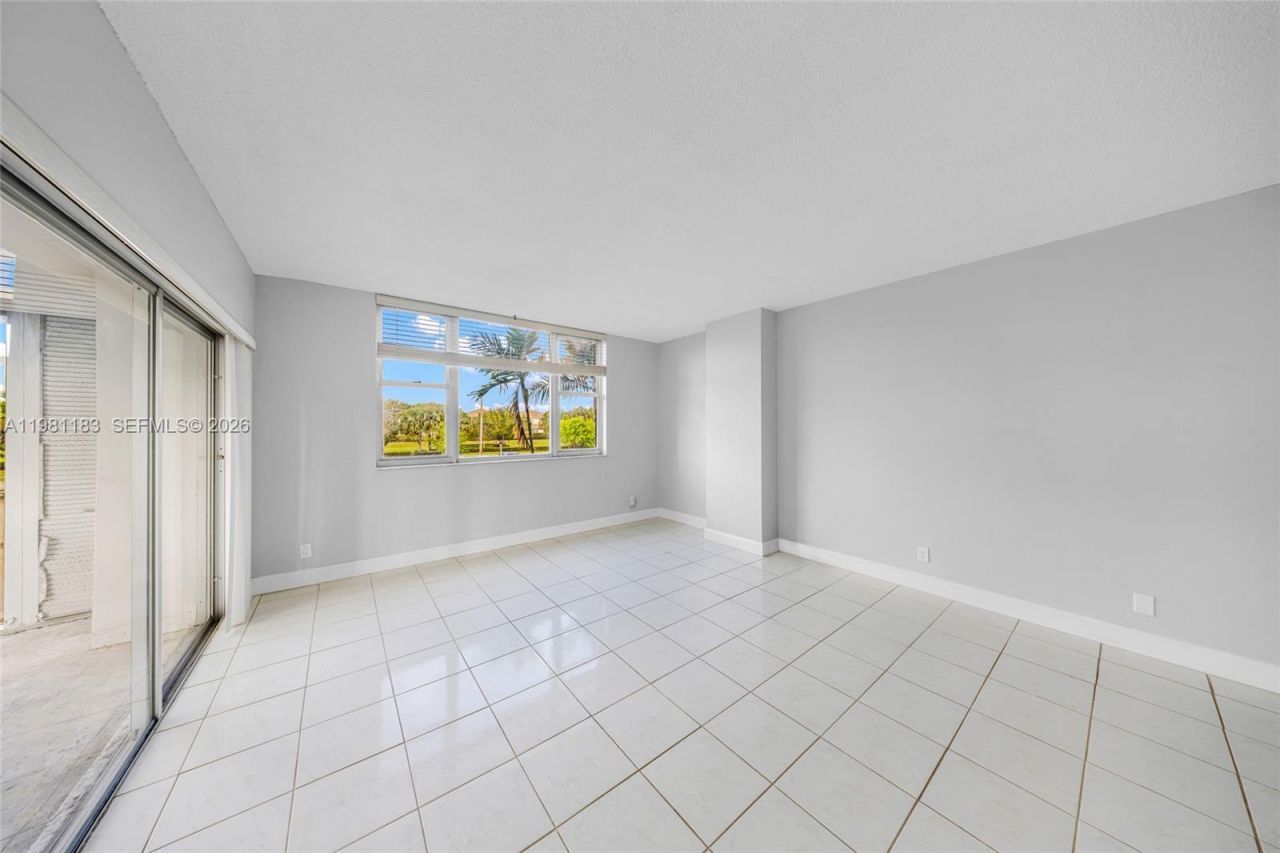 4350 Hillcrest Dr , Unit 200, Hollywood, FL 33021 Photo