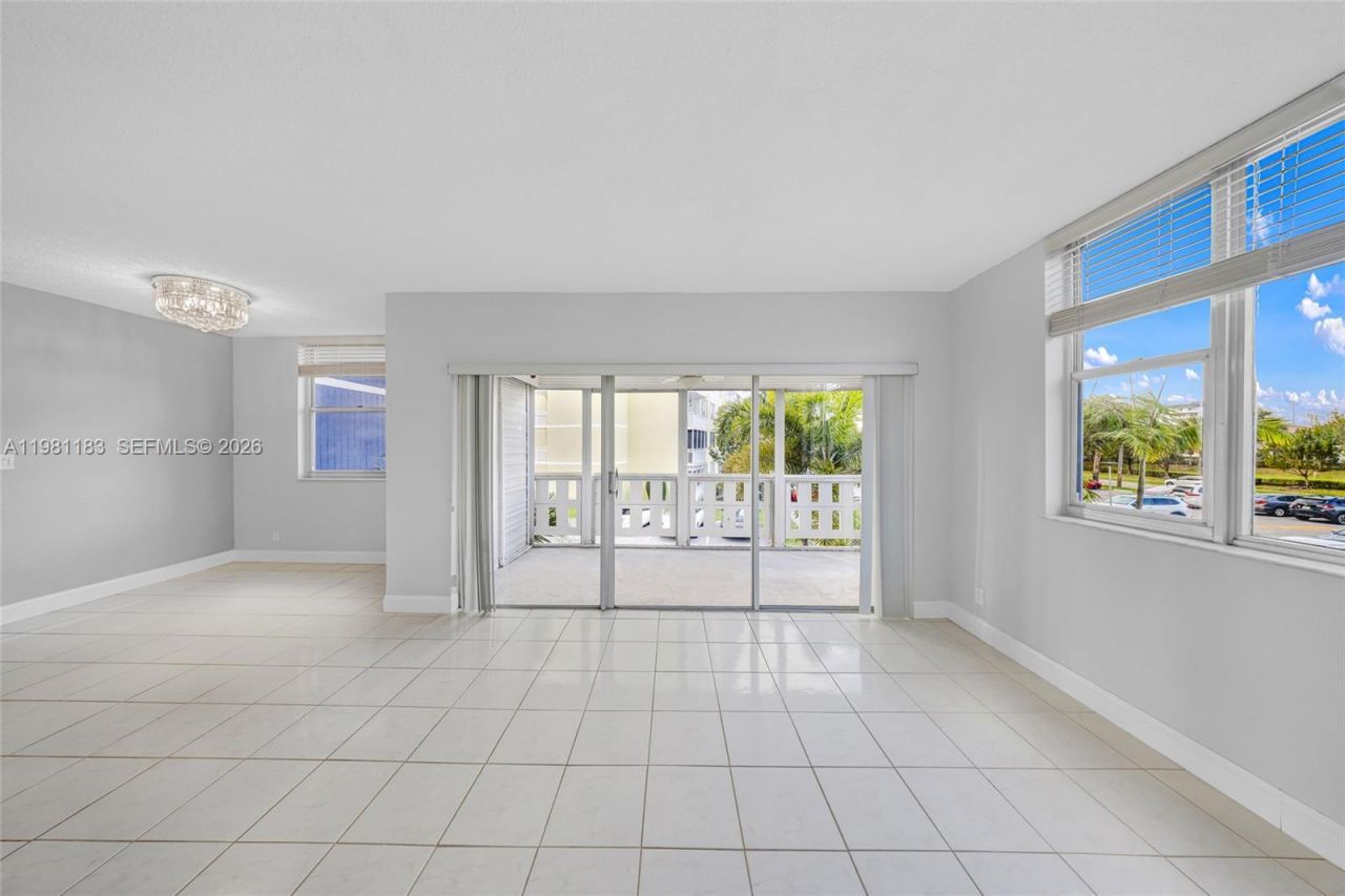 4350 Hillcrest Dr , Unit 200, Hollywood, FL 33021 Photo