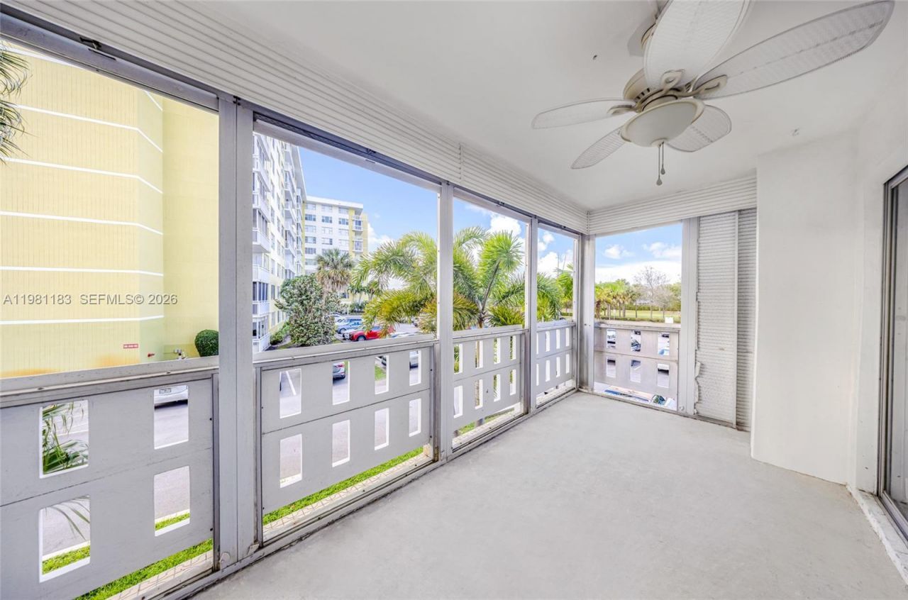 4350 Hillcrest Dr , Unit 200, Hollywood, FL 33021 Photo