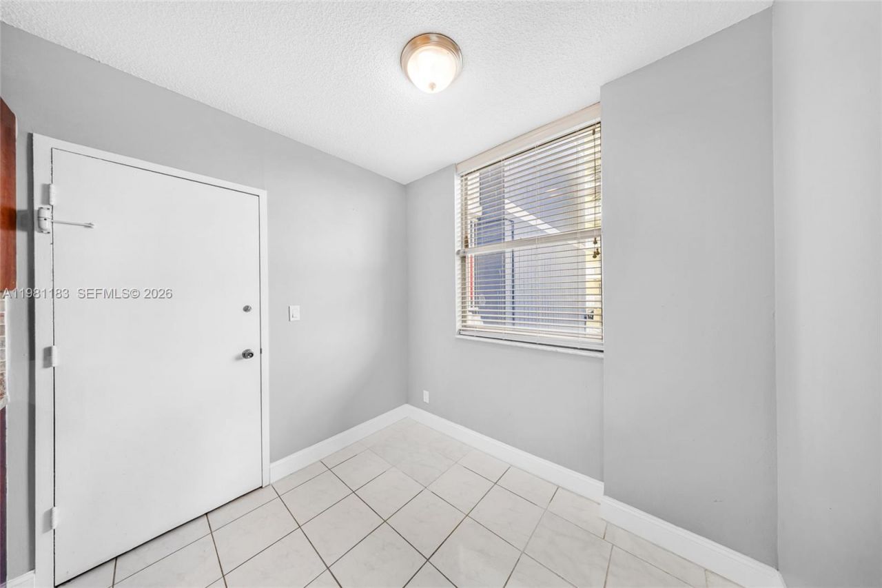 4350 Hillcrest Dr , Unit 200, Hollywood, FL 33021 Photo