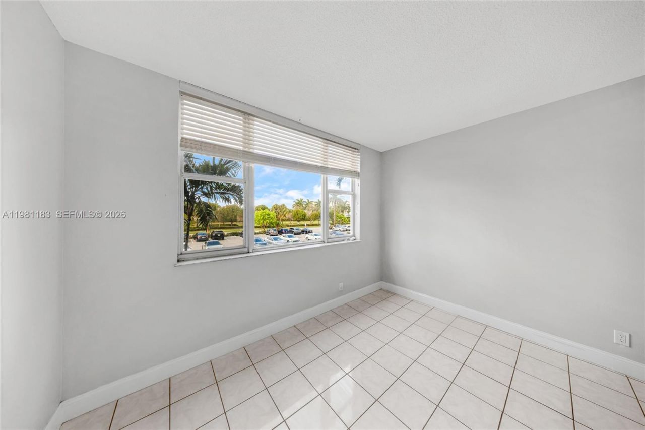 4350 Hillcrest Dr , Unit 200, Hollywood, FL 33021 Photo