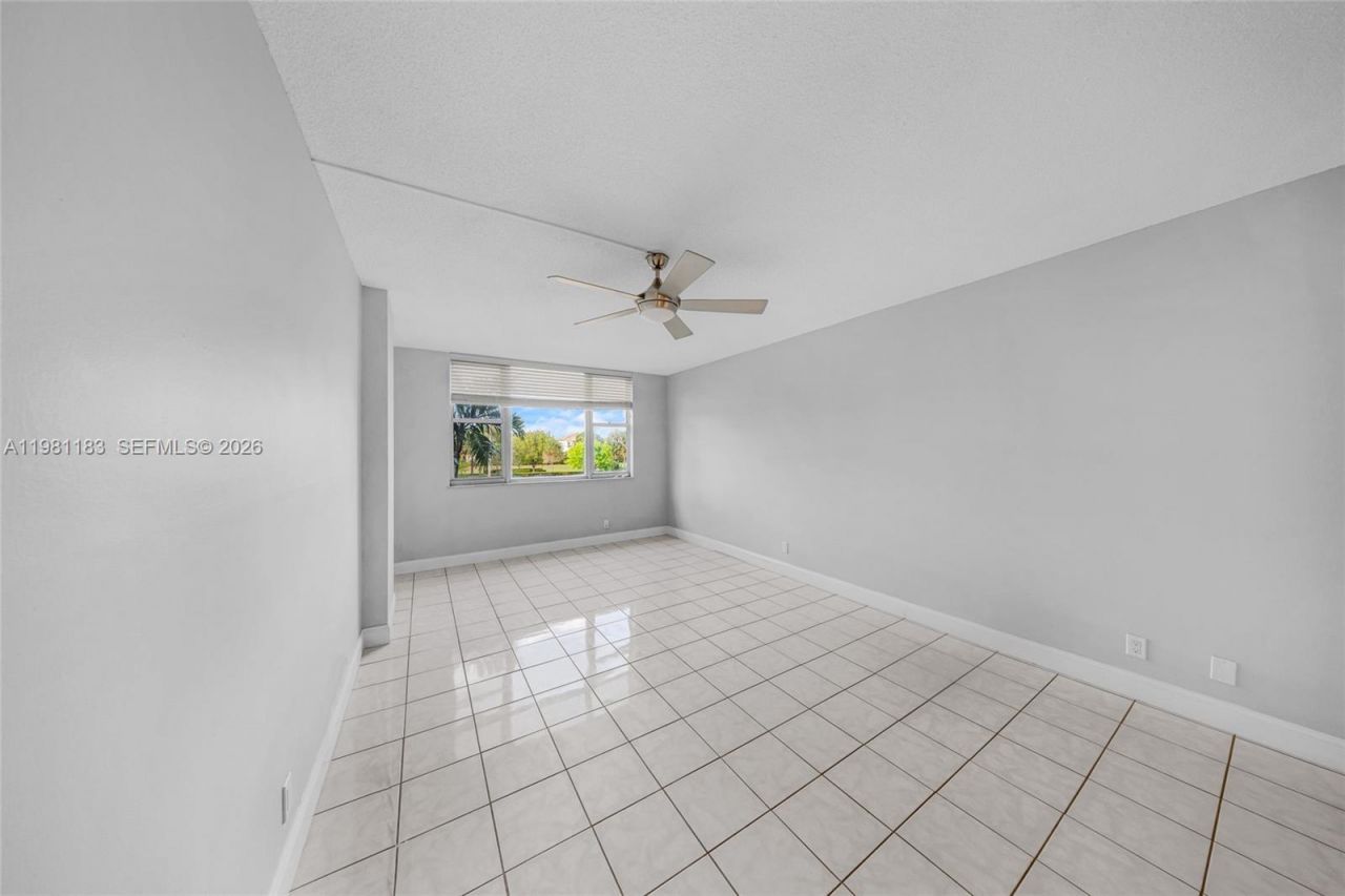 4350 Hillcrest Dr , Unit 200, Hollywood, FL 33021 Photo
